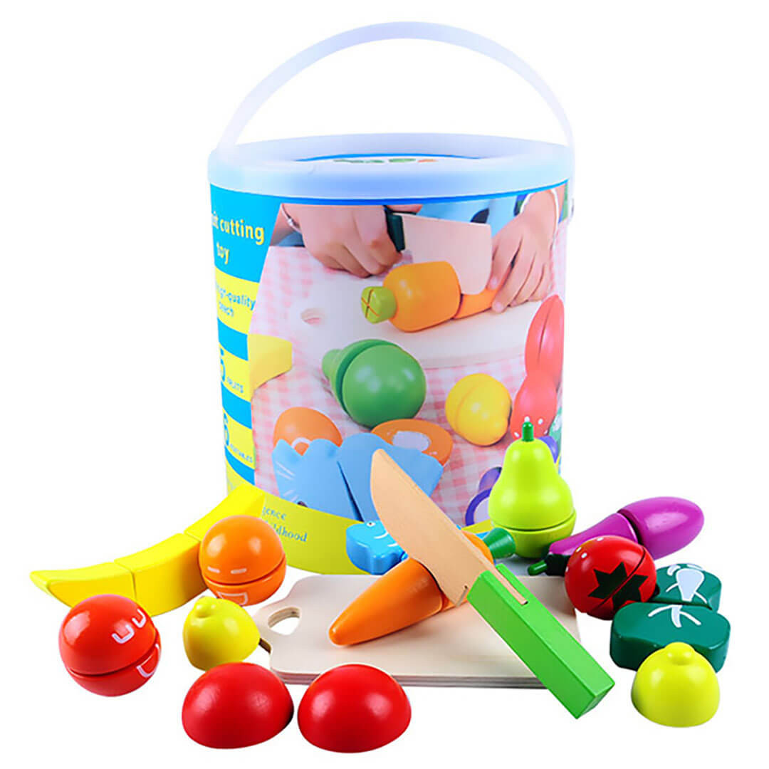 Drewniany zestaw warzyw i owoców na rzepy