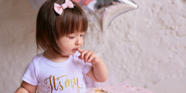 Prezent na roczek dla dziewczynki – najlepsze pomysły